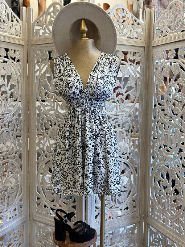 Side Cutout Pattern Dress