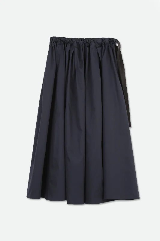 MAEVE ADJUSTABLE EASY DRAWSTRING SKIRT IN COTTON NAVY zip skirt side