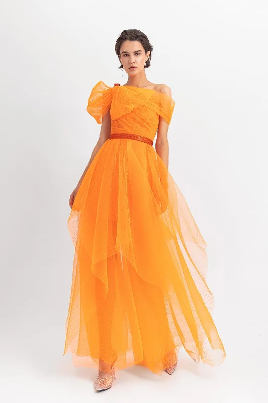 Asymmetrical bow-like corset detail tulle long dress with a fully pleated long skirt and a detachable belt Maxi Flowy Bohemian Asymmetrical bow-like corset detail tulle long dress with a fully pleated long skirt and a detachable belt Maxi Flowy Bohemian